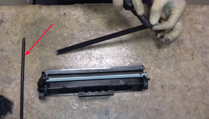 Фото 17. Специальная полиэтиленовая пленка на кромке дозирующего лезвия