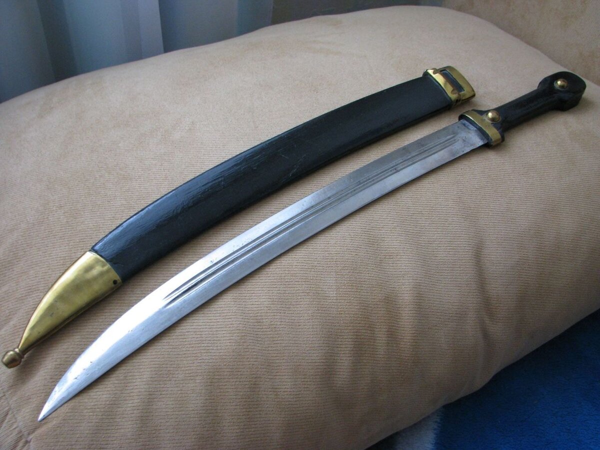 Кинжал Бебут.