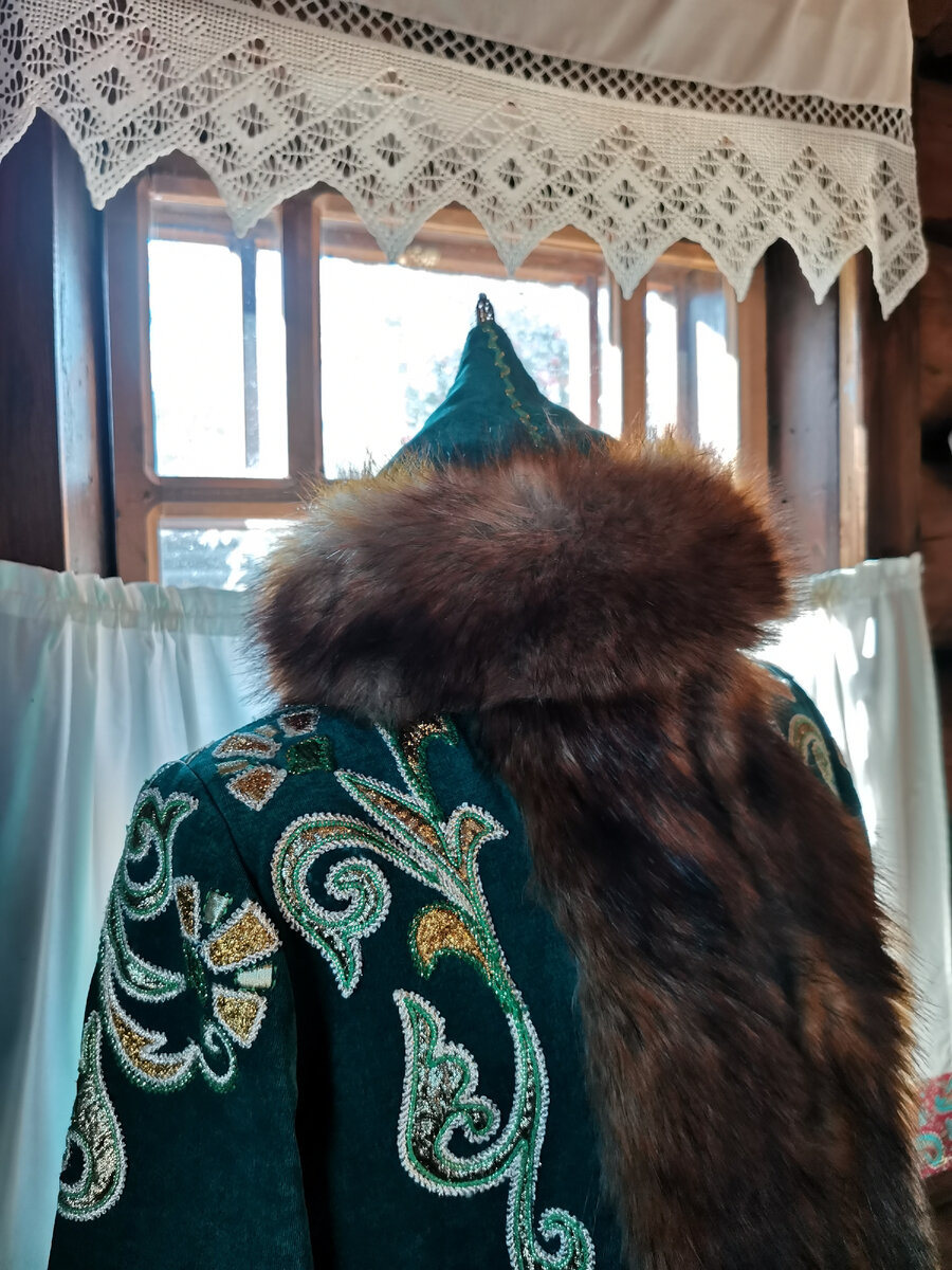 Национальный татарский костюм.