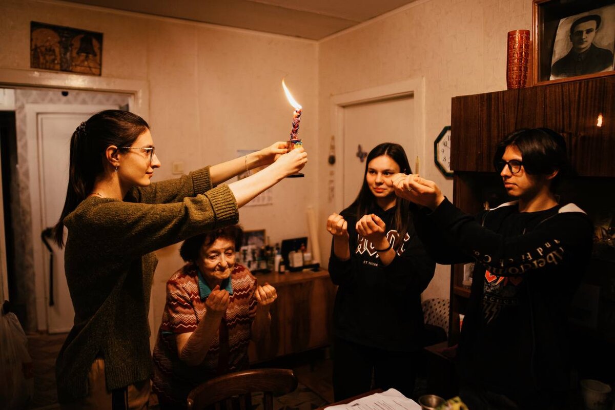 Саша, Маша, Феликс проводят церемонию Авдалы у Татьяны Викторовны