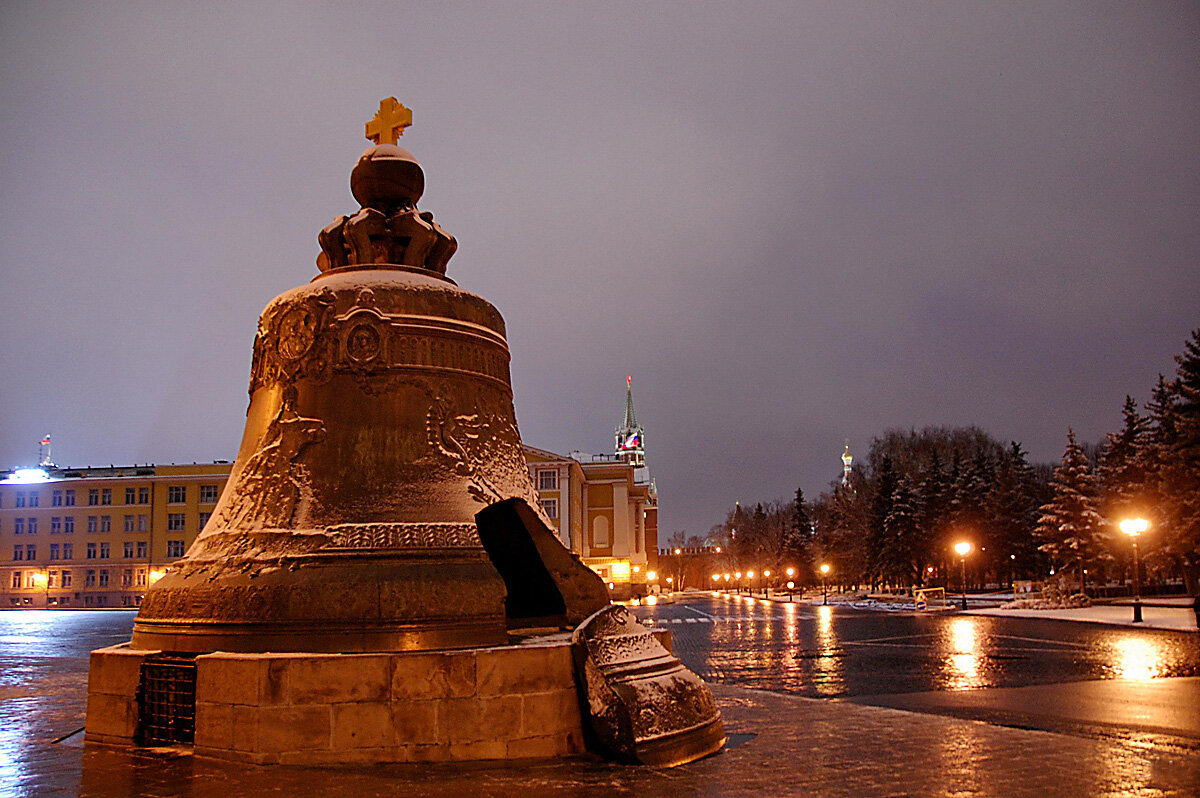 25 ноября 1735 года отлит Царь-колокол