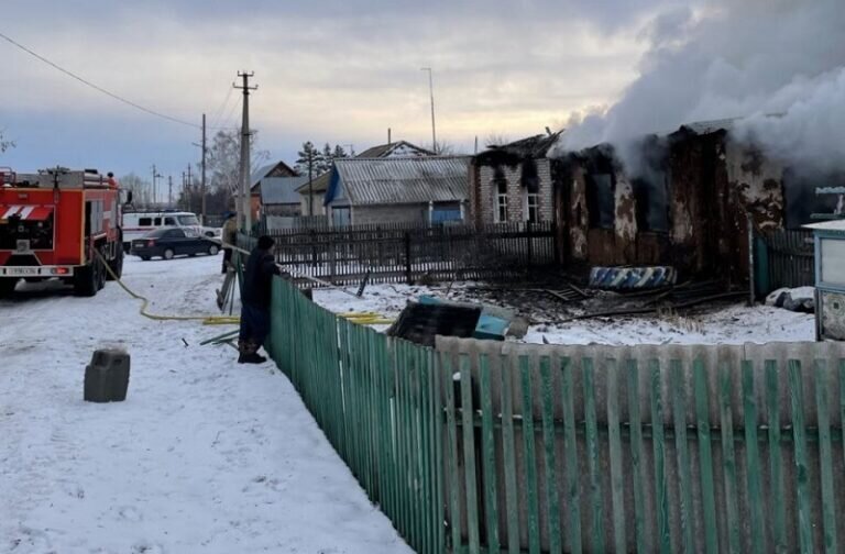    В Саракташском районе сгорел двухквартирный жилой дом Марина Шарт