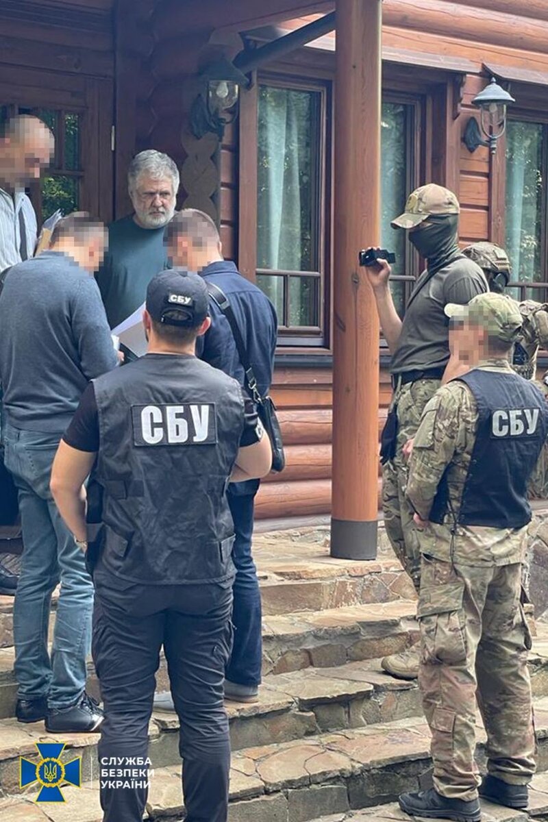 ОЛИГАРХ ЯВНО НЕ ЖДАЛ ТАКИХ ГОСТЕЙ. СКРИНШОТ: ТЕЛЕГРАМ-КАНАЛ "СЛУЖБА БЕЗПЕКИ УКРАЇНИ"