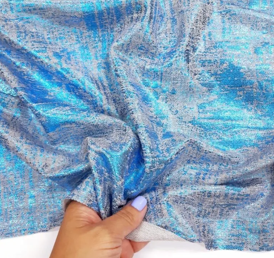 футер с эффектом металлик