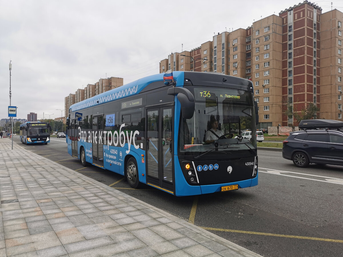 Электробус 430540 КамАЗ-6282 приехал на конечную остановку "Метро "Лианозово"". Дмитровское шоссе.
