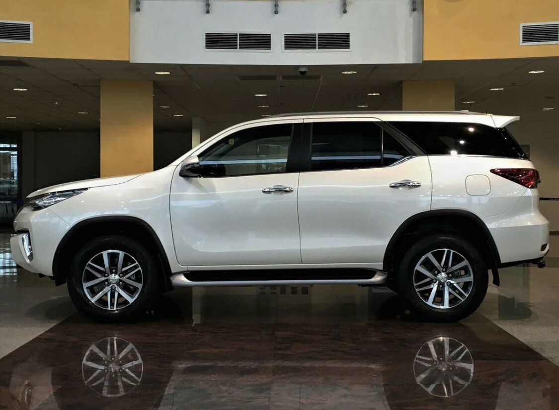 В общем, в его основе лежит платформа Hilux-а, сама рама короче, но вместо задней рессорной подвески - у нас уже амортизаторы, что делает автомобиль более комфортным. (Фото взято из Google)  