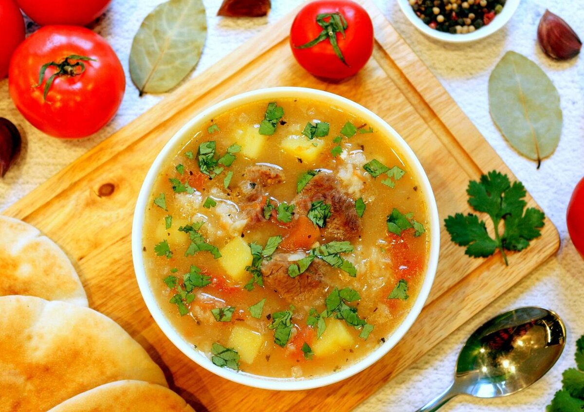 Суп харчо домашний рецепт с говядиной. Суп харчо с курицей. Грузинский суп харчо. Суп харчо с картофелем. Харчо с картошкой и рисом.