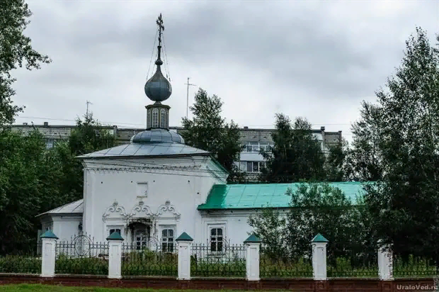Церковь жен Мироносиц в другом ракурсе .