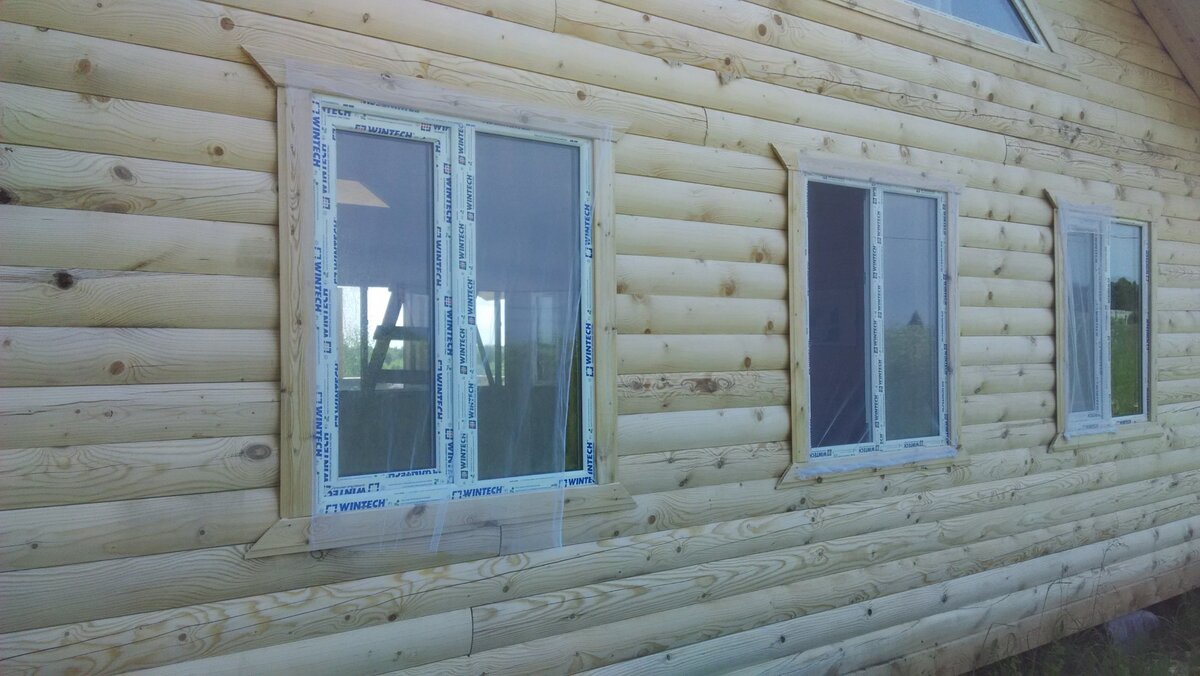 Мне нравится цвет натуральной сосны, но для долговечности деревянный дом надо обработать пропиткой. Все фото мои.