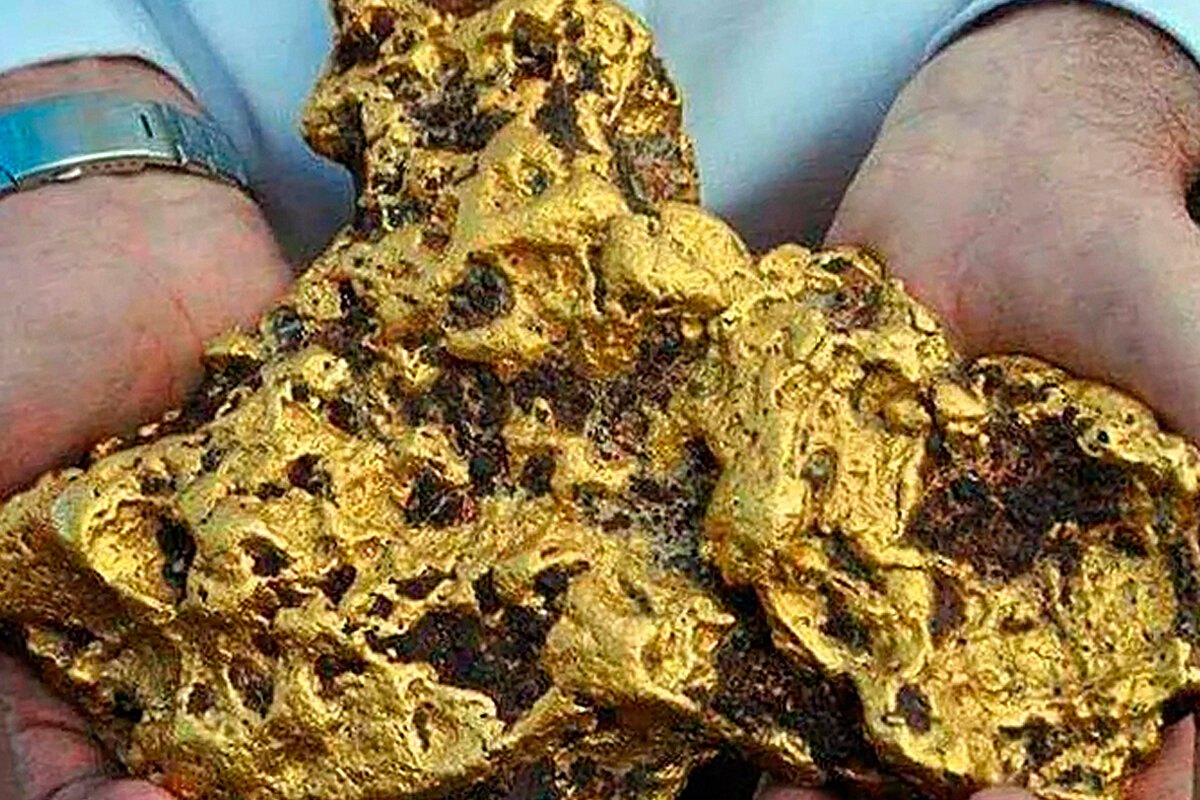 Золото первый металл на колыме какой второй. Добыча золота самородного золота в Магадане. Золотые самородки Колымы. Россыпное месторождение золота Магадан. Самородное золото дальнего Востока.