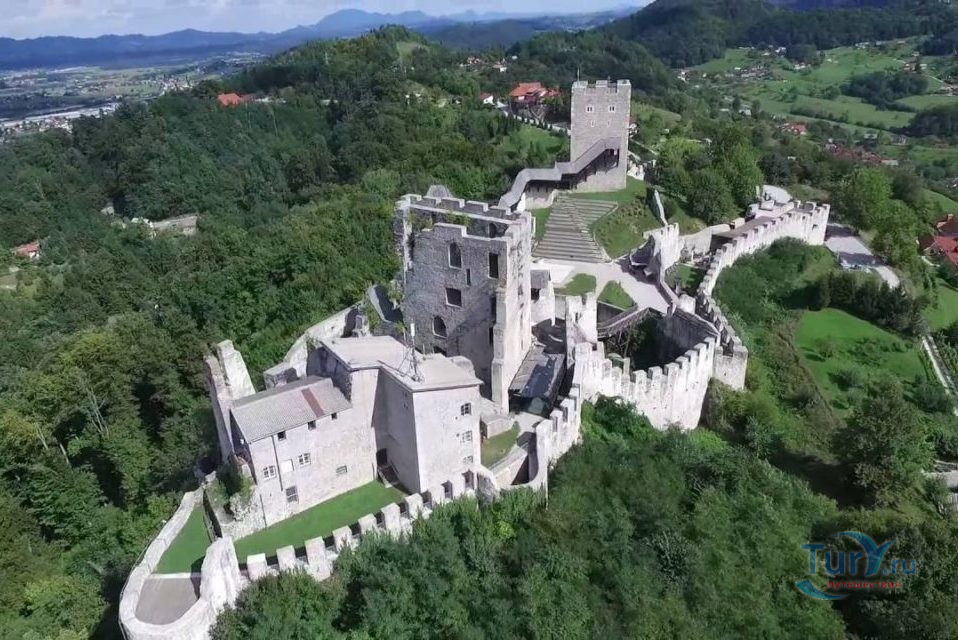 Старый Цельский замок (листайте галерею). Из открытых источников.