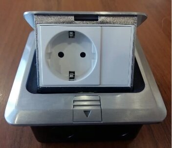 Часто такие розетки монтируют в торговых центрах.