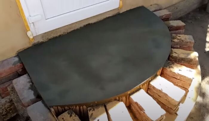 Железнение начинаем через 20 минут после заливки. /Фото: youtube.com.