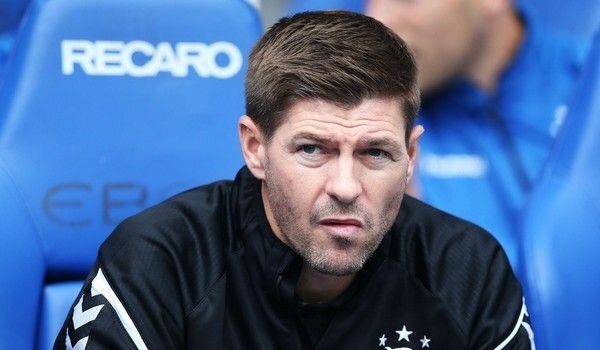 Стивен Джерард главный тренер футбольного клуба "Глазго Рейнджерс".