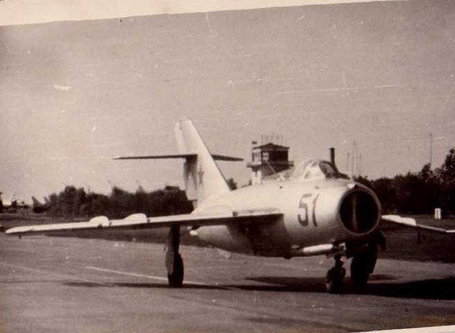 Какой красавец! МиГ-17. Миргород. Из архива автора.