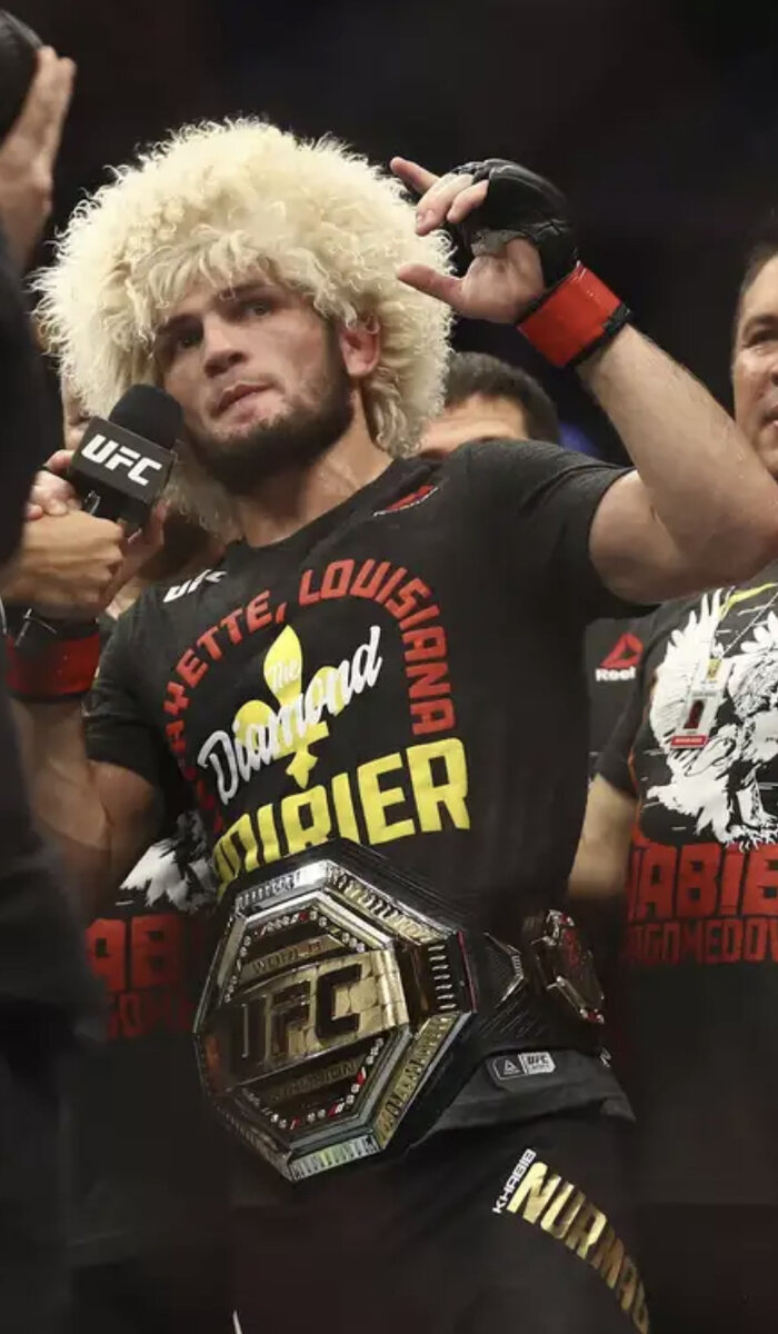 Непобежденный чемпион UFC Хабиб Нурмагомедов порассуждал о завершении карьеры. Напомним, что 19 марта глава промоушена Дэйна Уайт объявил об окончательном уходе россиянина из спорта.
"Когда у тебя есть сила, когда ты лучший в мире и у тебя есть деньги — отказаться от всего этого очень сложно. Есть вероятность, что люди никогда меня не поймут… Но я надеюсь, что они поддержат мое решение. Мне нужно остановиться. Чувствую, что каждый бой, каждый тренировочный лагерь отнимает годы у моей матери", — сказал Хабиб в интервью ESPN.