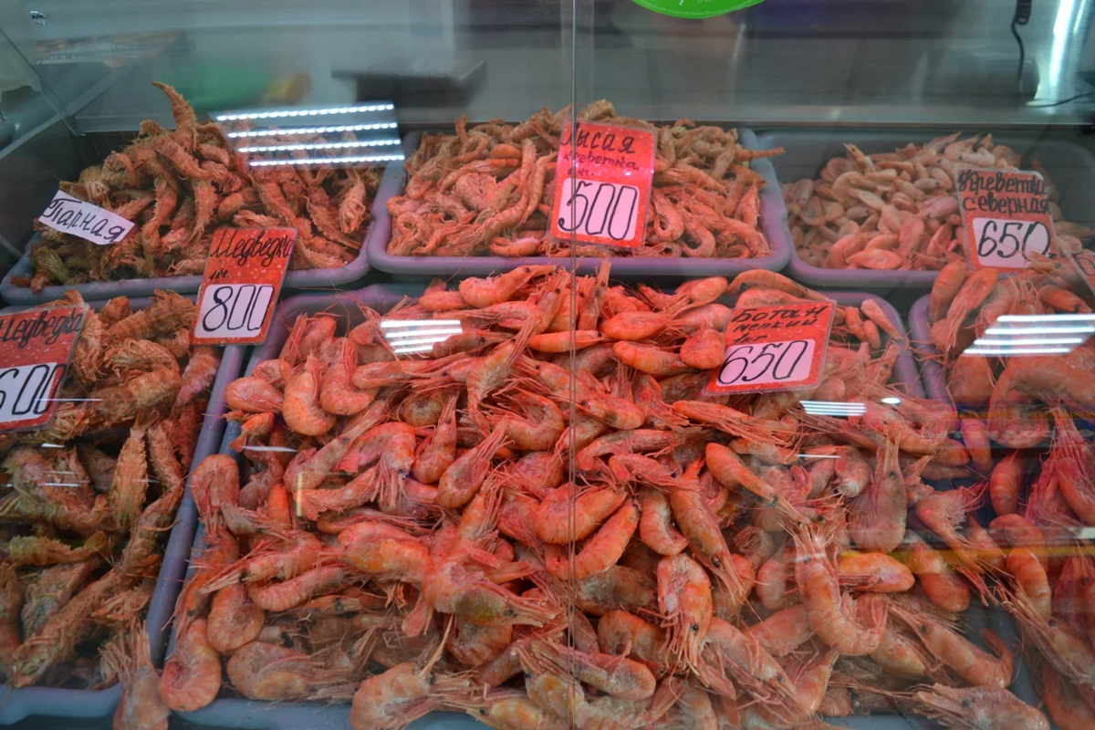 Владивосток дешевле. Владивосток рынок морепродуктов. Рыбный рынок Владивосток. Рыбный рынок на спортивной во Владивостоке. Владивостокский рынок морепродуктов 90е годы