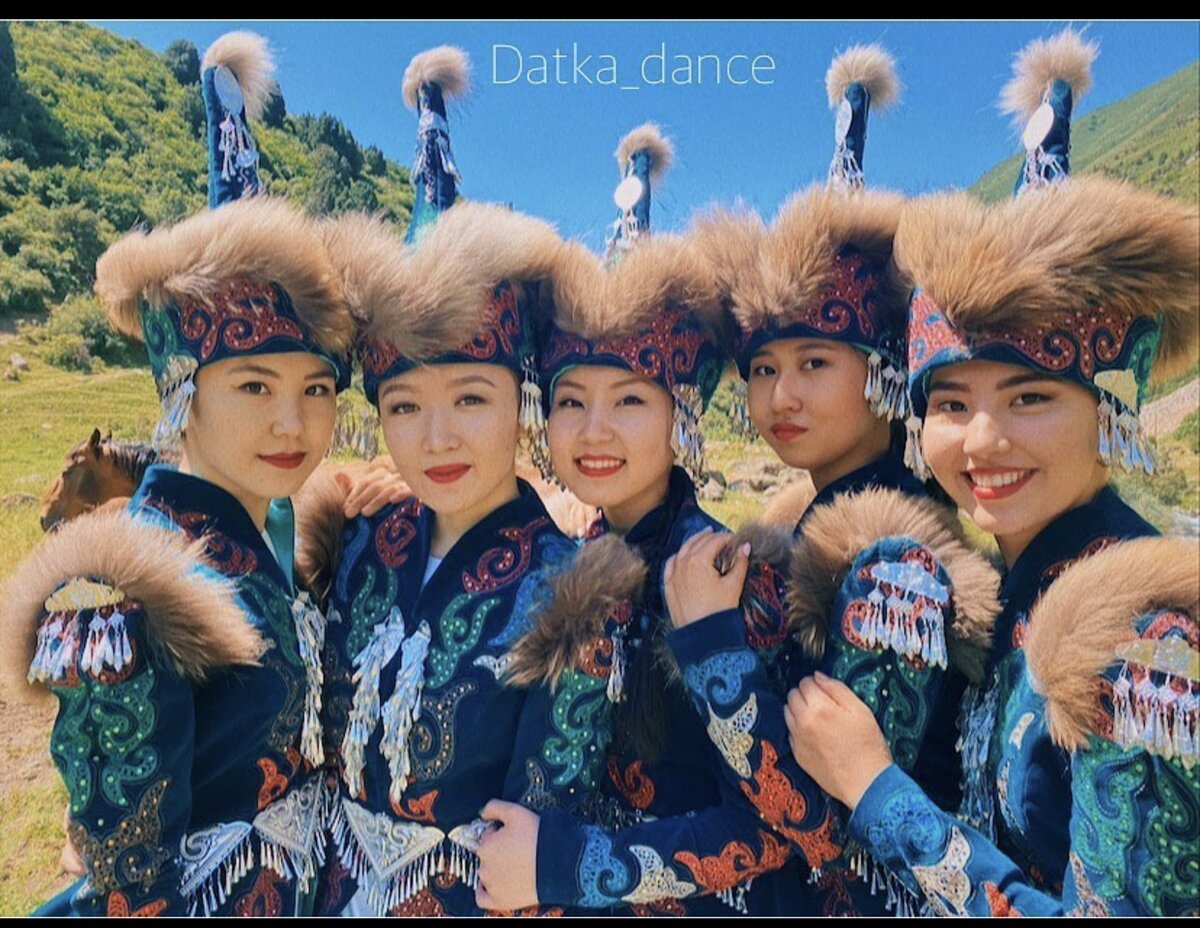 Киргизские девушки