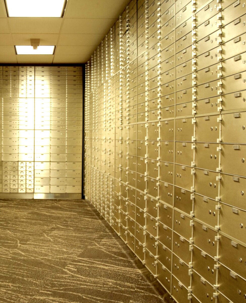 Плюсы и минусы купли-продажи недвижимости через банковскую депозитарную ячейку.