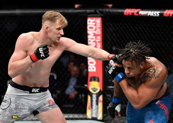Жесткость кулаков Александра испытали на себе многие бойцы UFC