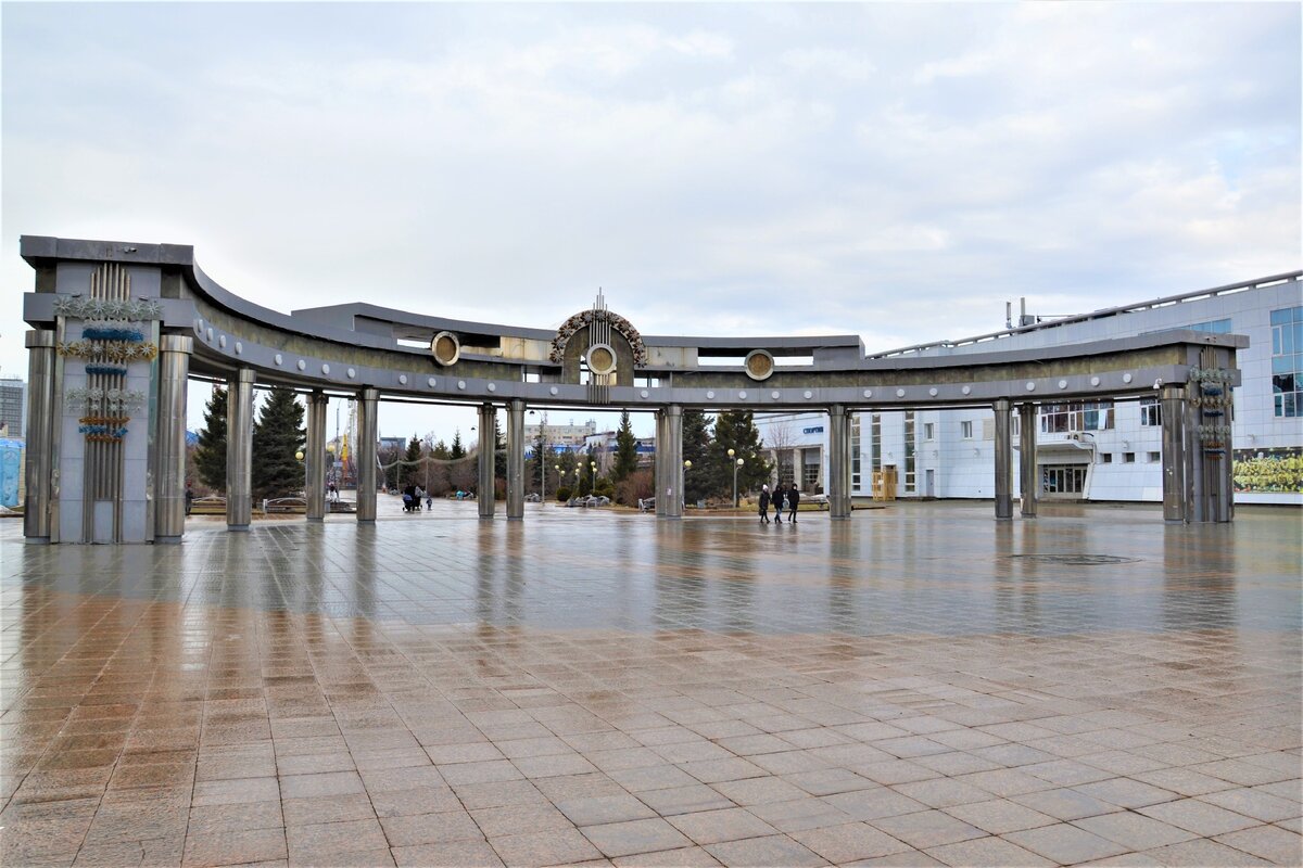 Вход на "Цветной бульвар"