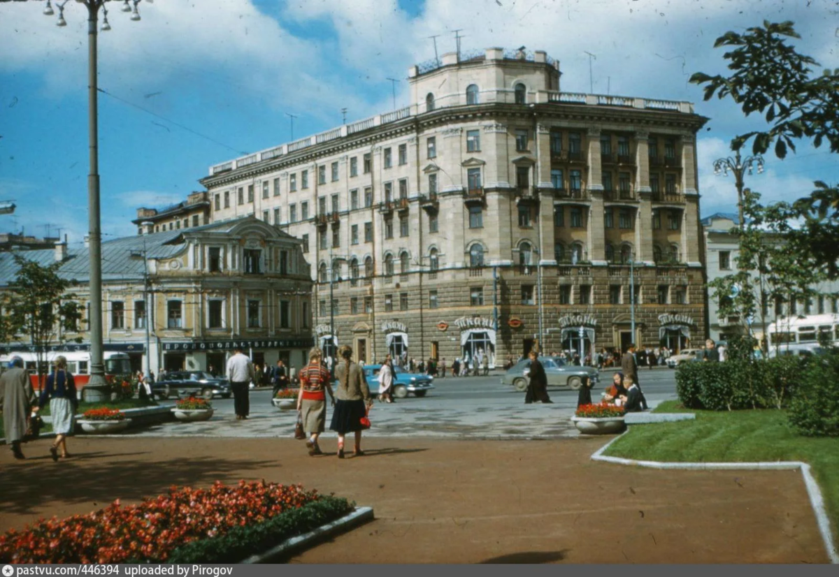 Площадь Никитских ворот, 1958 г. Источник www.vintag.es.