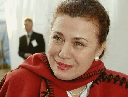 Валентина Толкунова нравилась очень многим зрителям. Певицу любили за звонкий, чистый голос, душевные песни, скромность и  красоту.-3-2