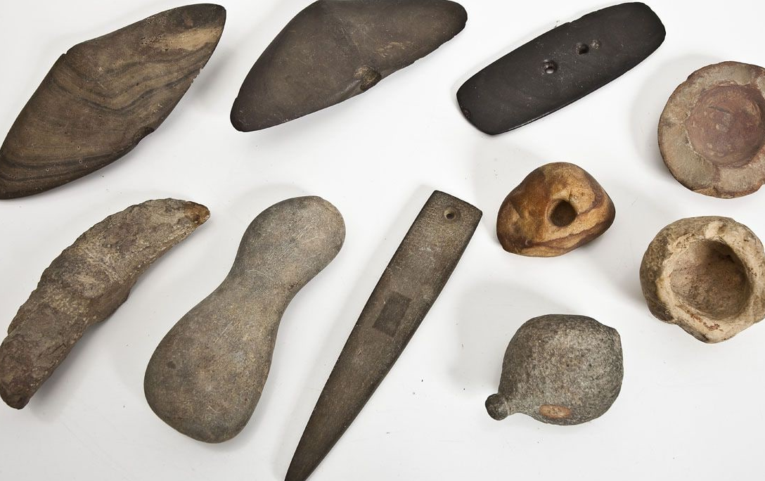 Каменные орудия палеолита. Каменный век Неолит. Кремневые орудия неолита. Неолит новокаменный век. Труд находка