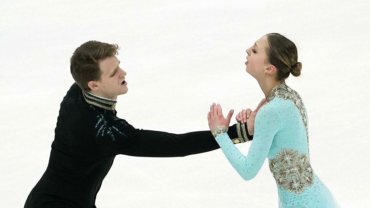 Саша, да молчи ты уже! А то будет как с Дездемоной!/Из открытых источников