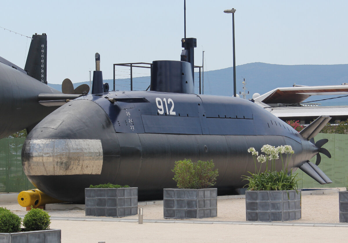СМПЛ P-912 Una в экспозиции Музея морского наследия в Тивате, Черногория
