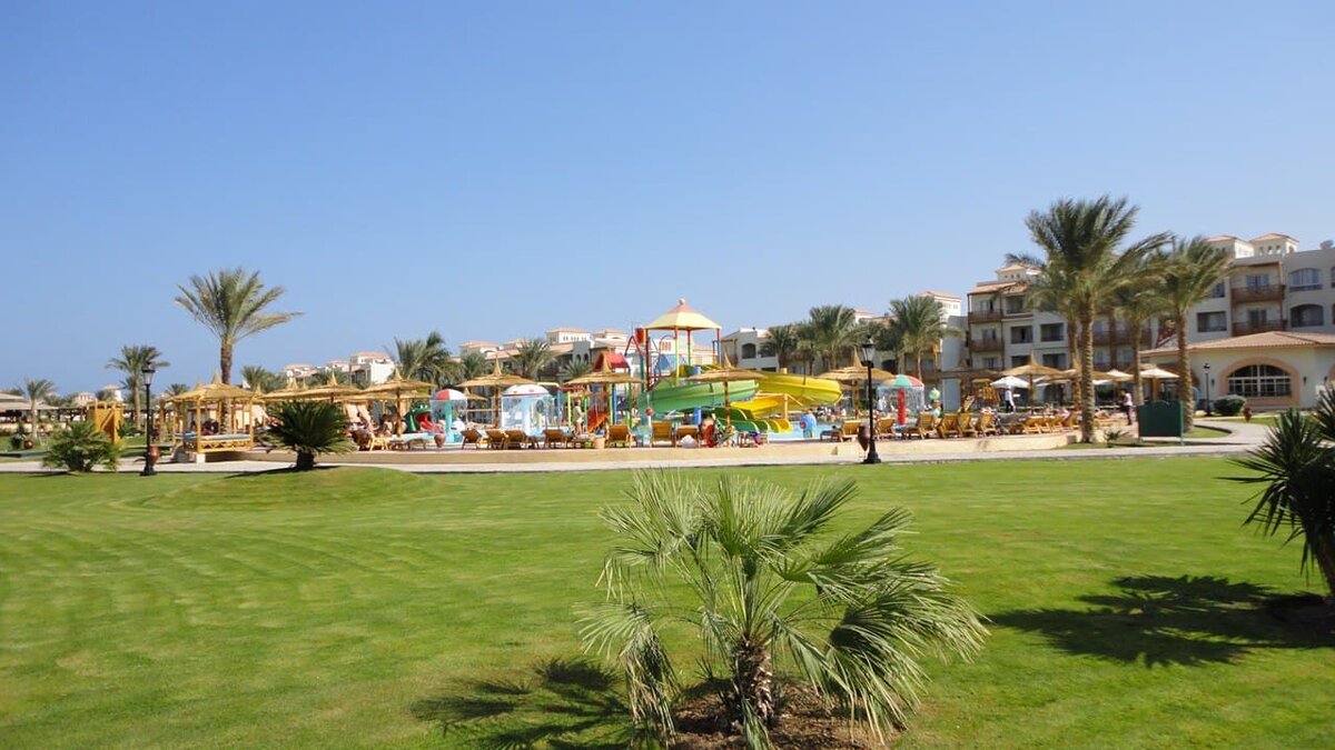 Территория отеля Dana Beach Resort 5 *