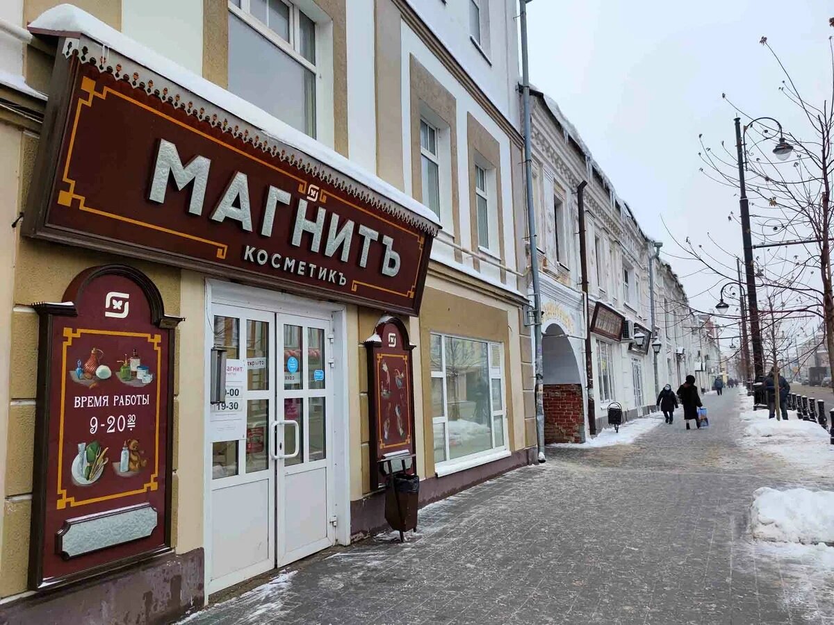 Даже федеральные сети согласились поменять вывески