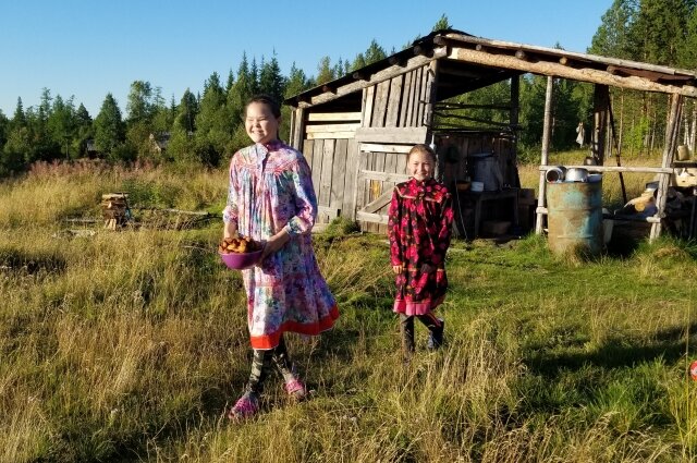 Девочки из деревни Тресколье. Взято с сайта "Аргументы и факты"