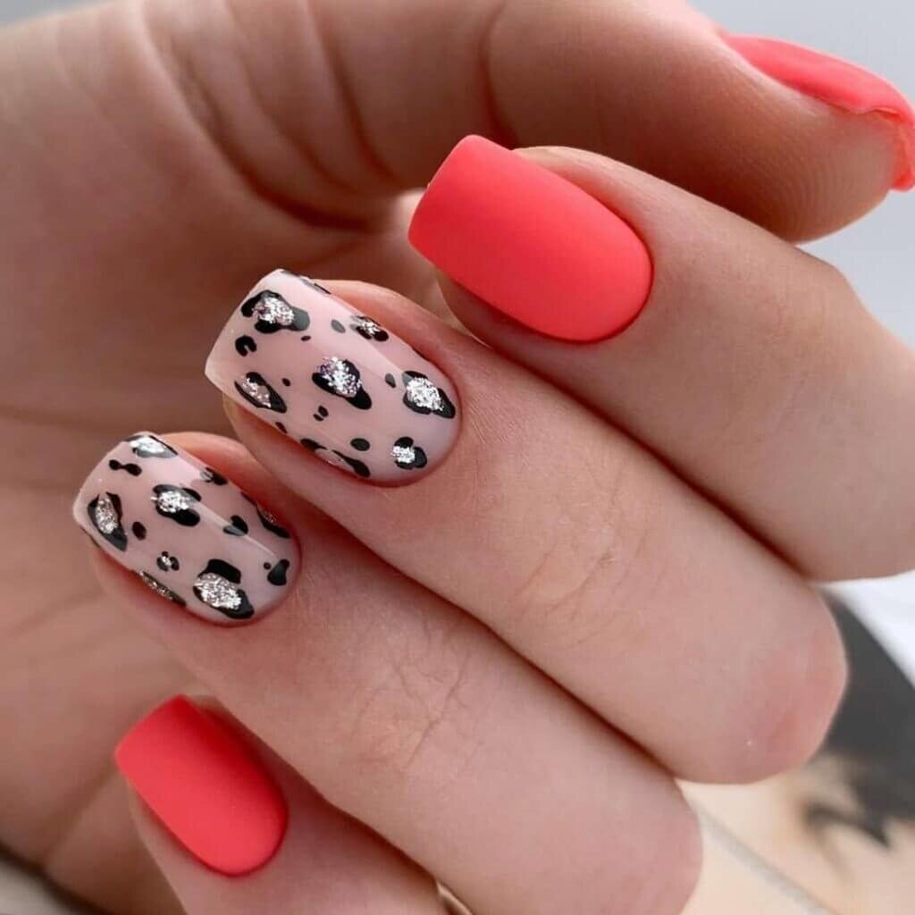 Стоковые фотографии по запросу Valentines manicure