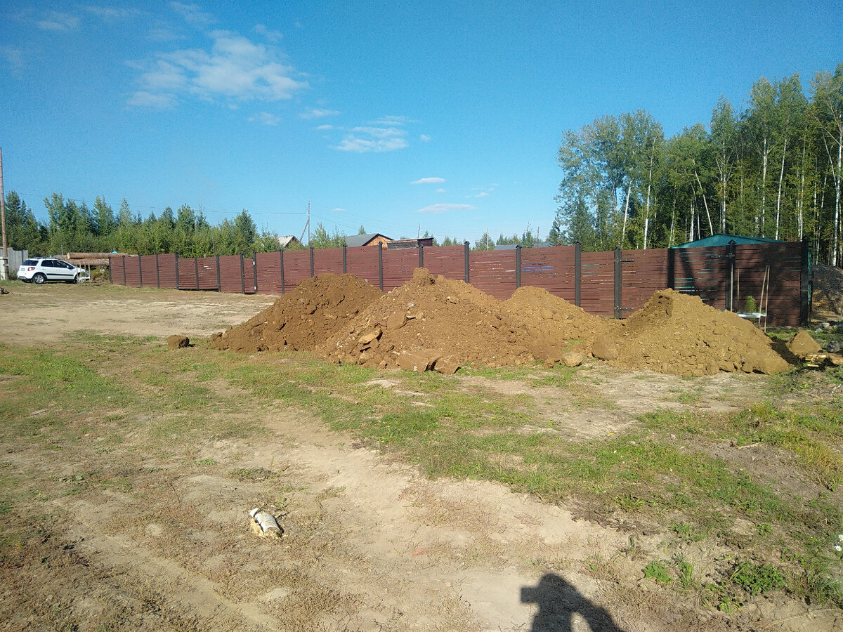 В этом месте заметная низина, ее надо поднять.