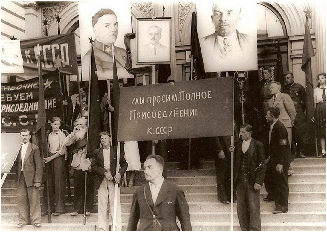 Демонстрация с требованиями присоединения к СССР. Фото из открытых источников