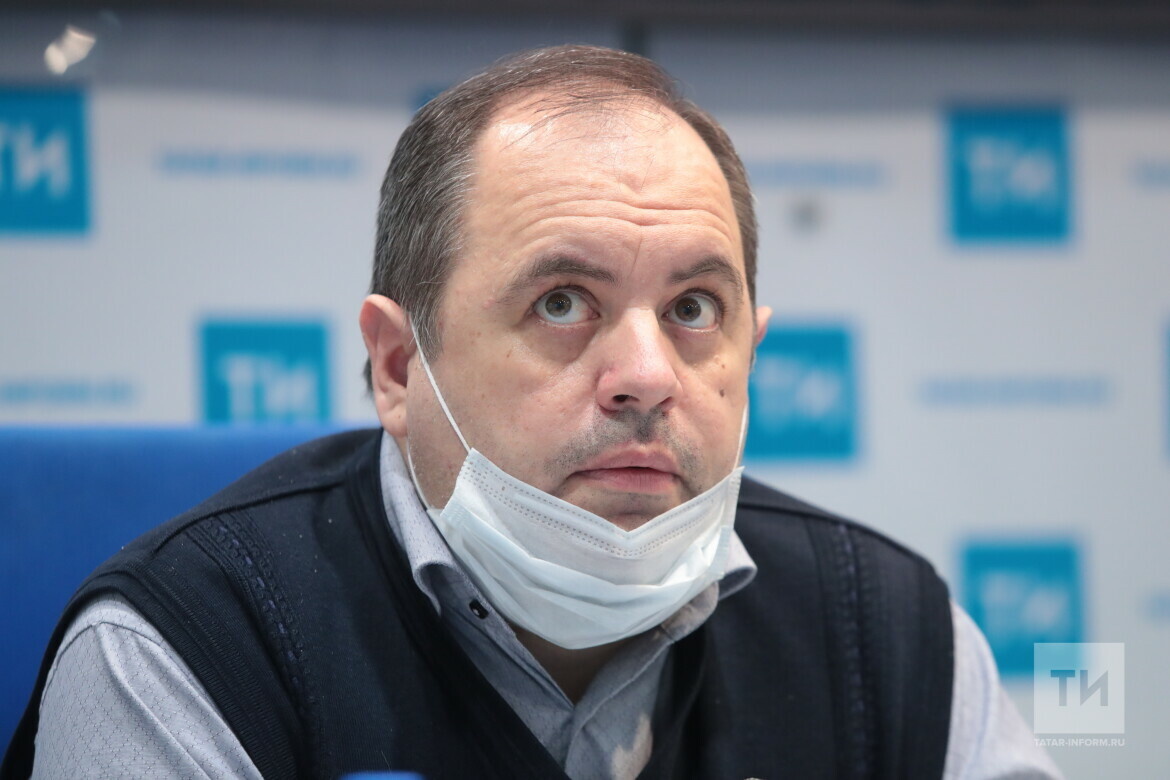 «H1N1 вирусының үзенчәлеге шунда – ул тиз тарала һәм үпкәләрне ялкынсындыра», – дип аңлатты Дмитрий Лопушов.Фото: © Рамил Гали / «Татар информ»