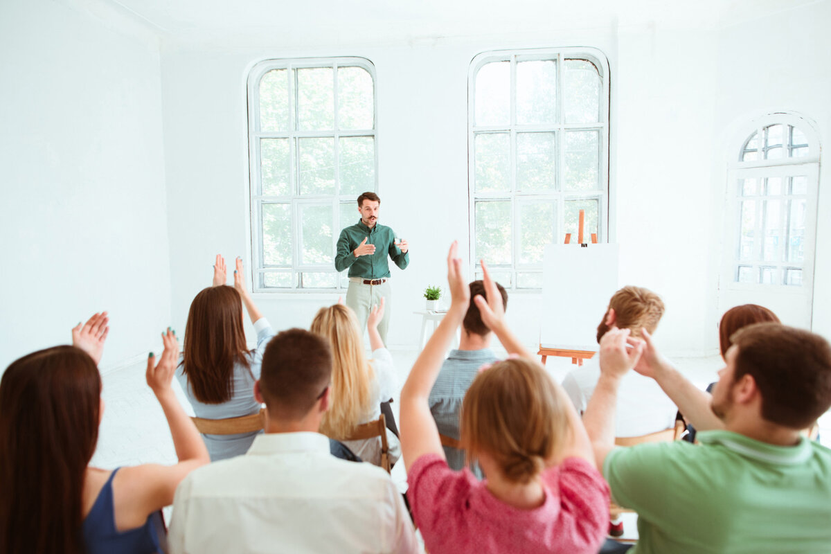 https://www.freepik.com/free-photo/speaker-business-meeting-conference-hall_9480838.htm