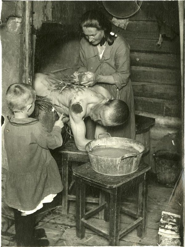 Мытье в русской печке. 1929 г. "Российский этнографический музей"