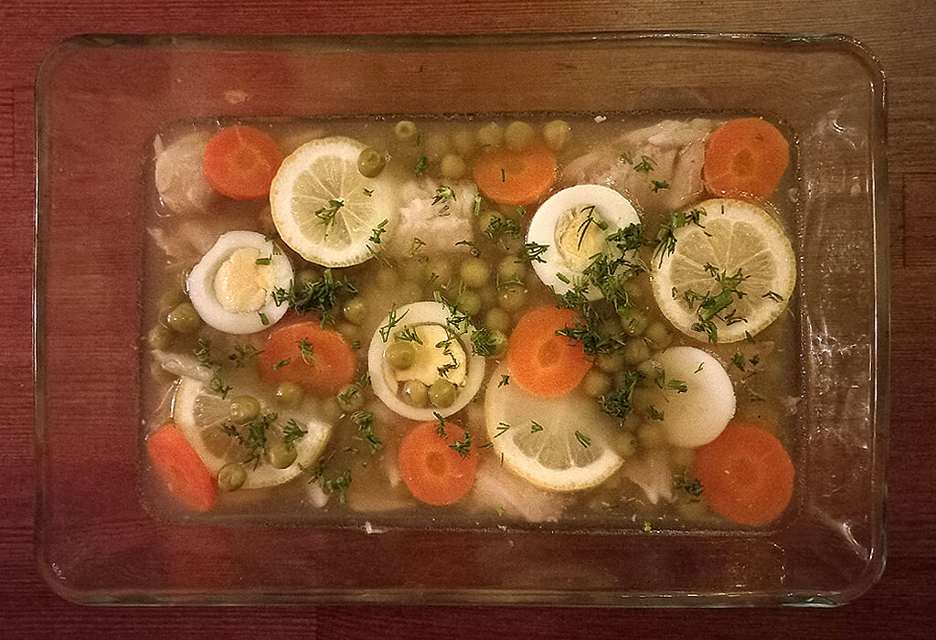 Рыбное заливное - отличное блюдо для восполнения коллагена