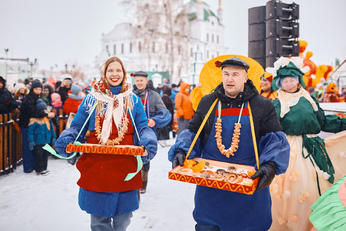 Огромный блин на Масленицу