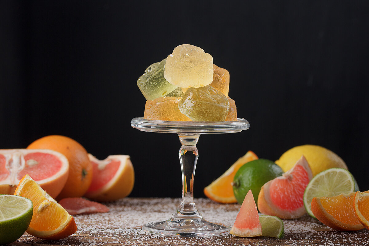 В составе приветствуются натуральные фрукты, ягоды, орехи, а их вкус довольно нежный и выражен не настолько ярко, как у собратьев с искусственными добавками