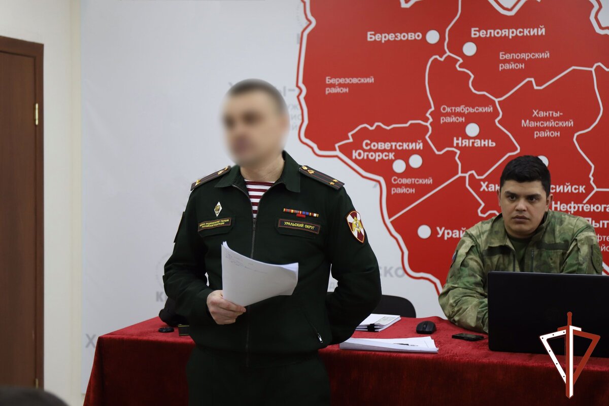    Офицеры Росгвардии Югры готовят добровольцев по курсу НВП