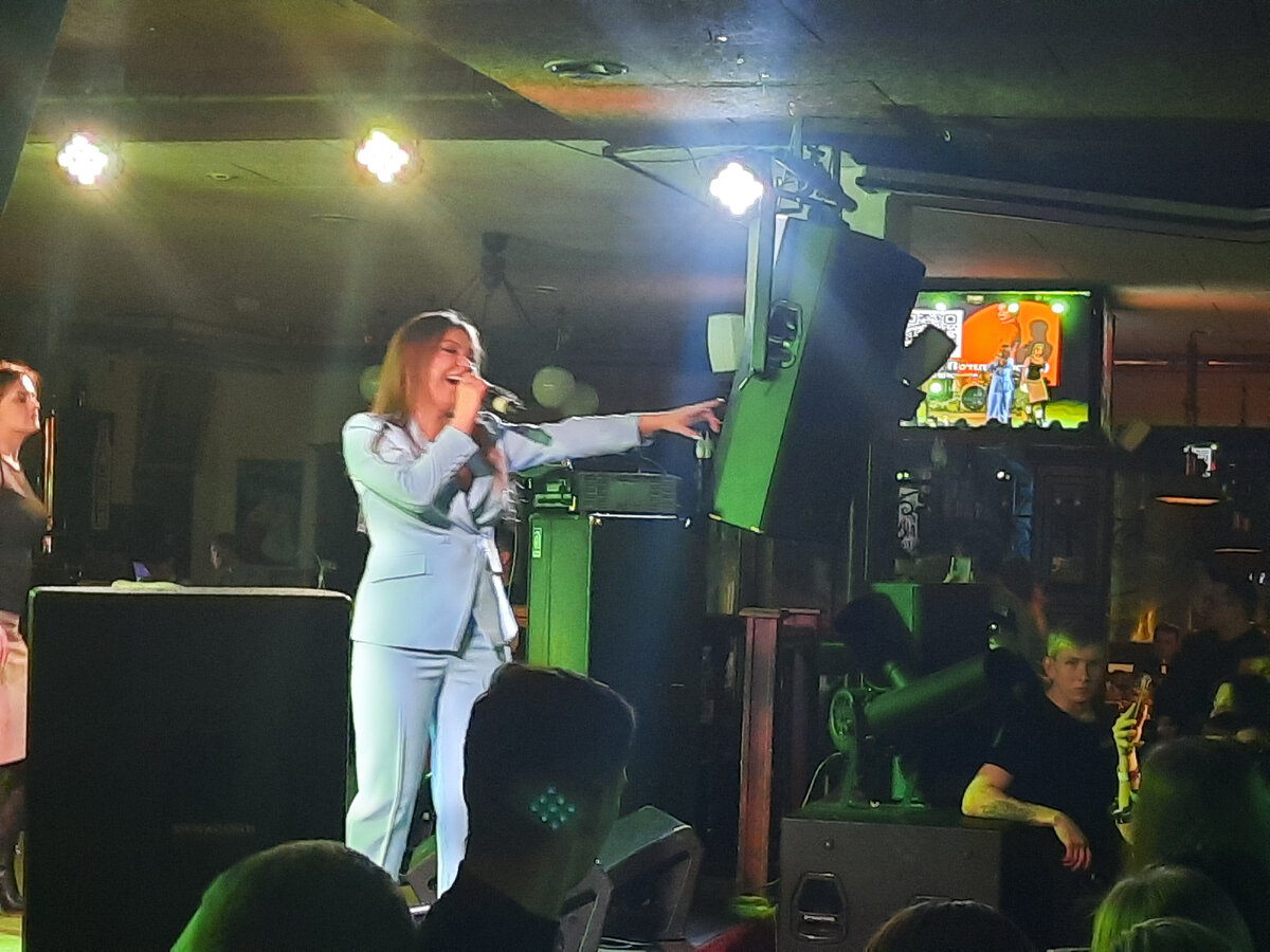 Руки вверх спб 2022. Оксана почепа акула концерты. Акула концерт 2002. Оксана почепа 2020. Концерт акулы.