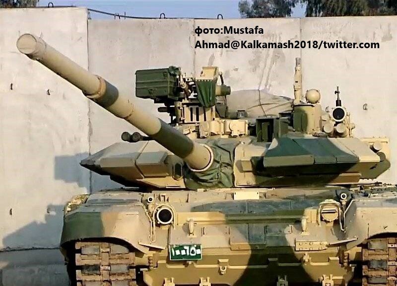 Иракский Т-90СК.Хорошо видны бронешторки на входных окнах прицелов командира (с двумя вертикальными смотровыми щелями) и наводчика. На НЛД отсутствуют бонки для монтажа КМТ.