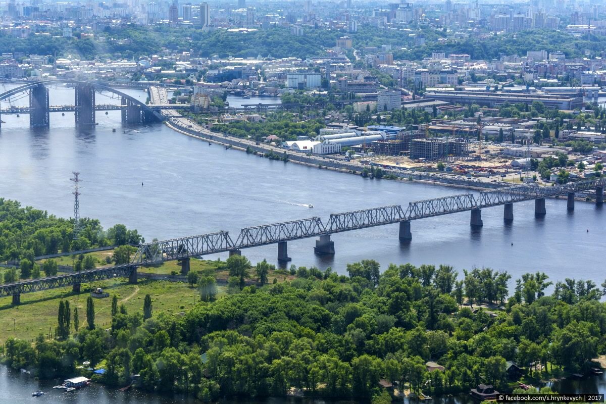 Берег днепра в херсоне. Днепр река Антоновский мост. Ширина Днепра в Днепропетровске. Река Днепр Херсон. Мост через Днепр в Херсоне.