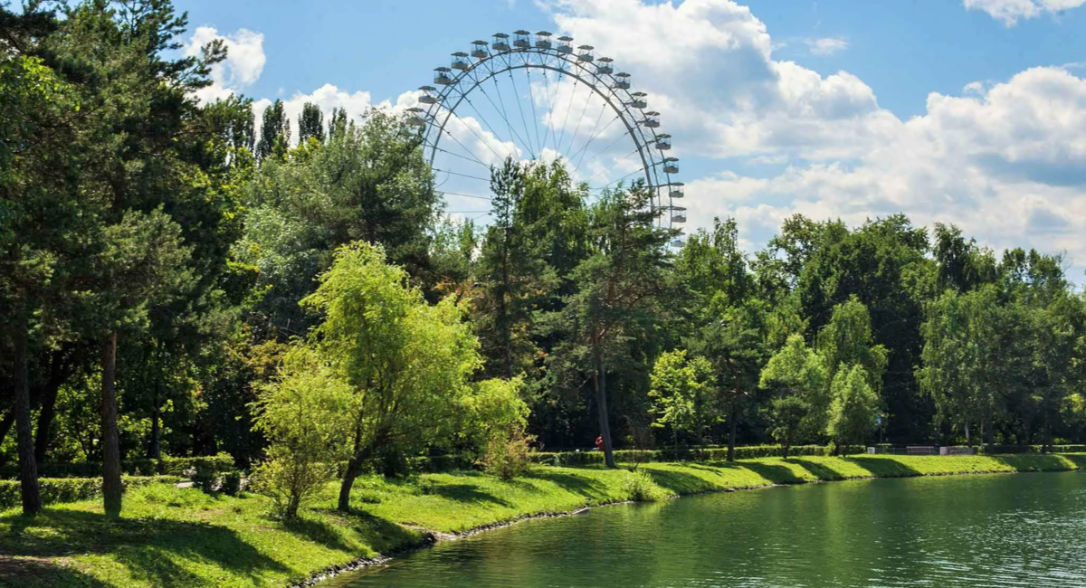 На фото: Москва