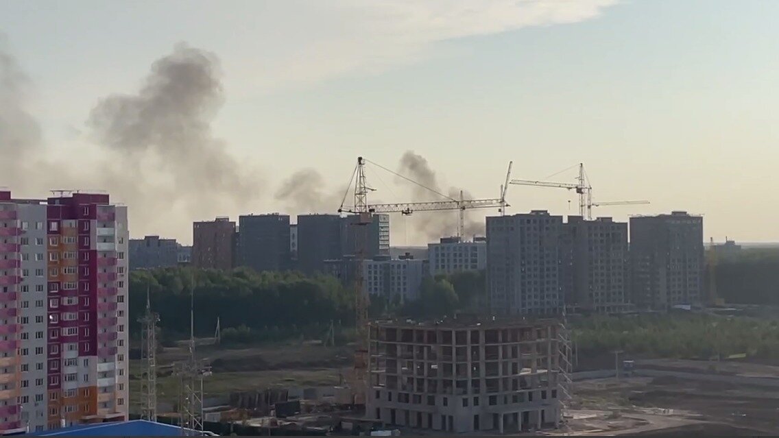     По данным читателей «Нашего города», 4 июля вечером в районе ЖК «Андерсен Парк» произошел пожар.