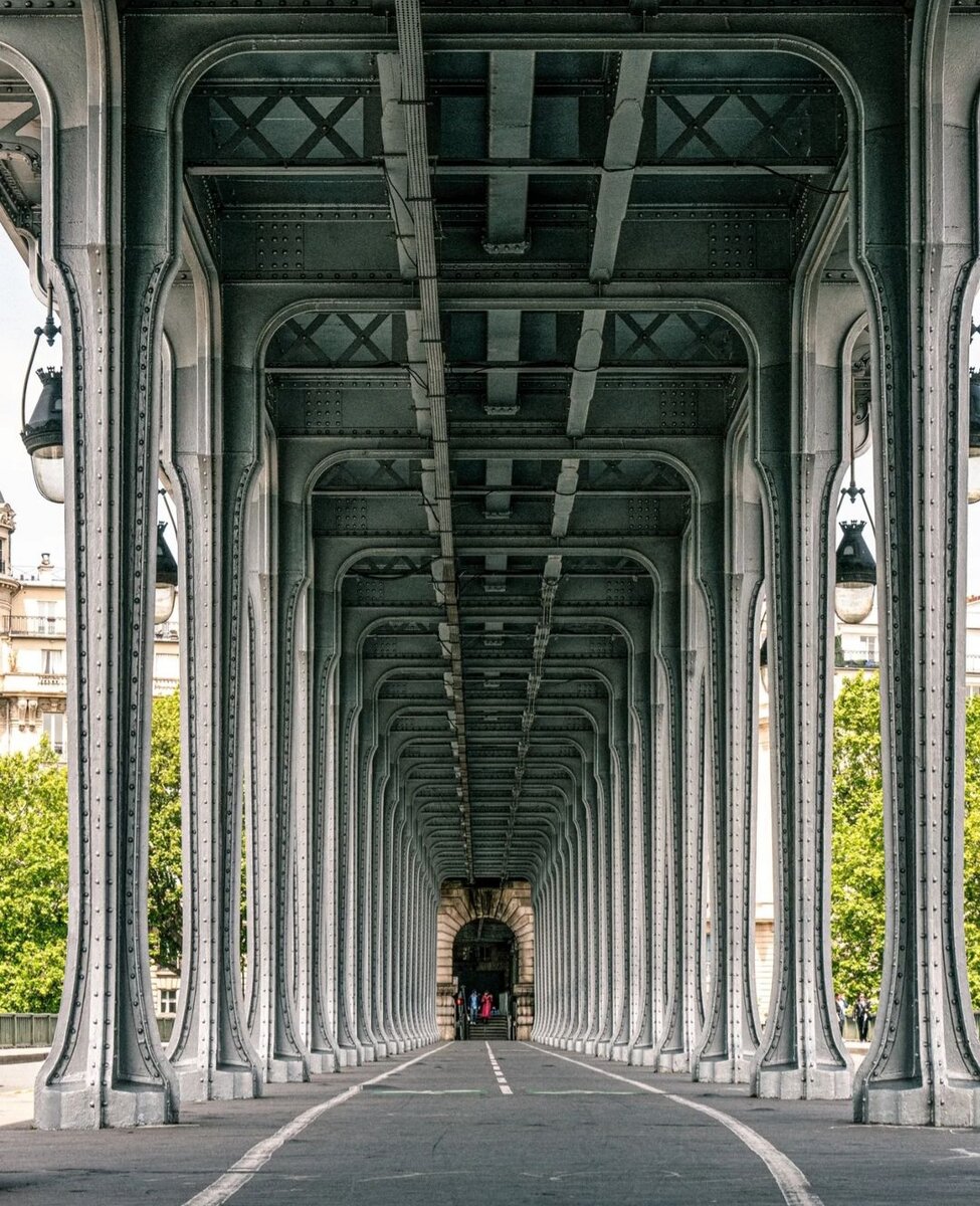 Pont de Bir-Hakeim. Пешеходная часть.