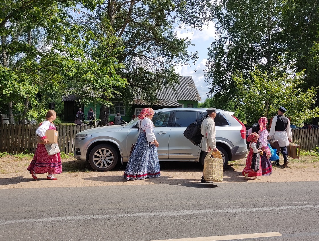 артисты подтягиваются